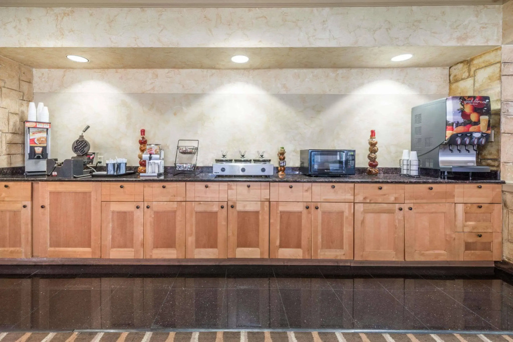 Staybridge Suites Dallas Market Ctr Love Field by IHG
