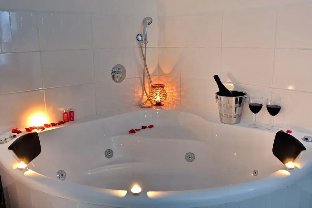 Luxury Suite with Jaccuzzi & Pool