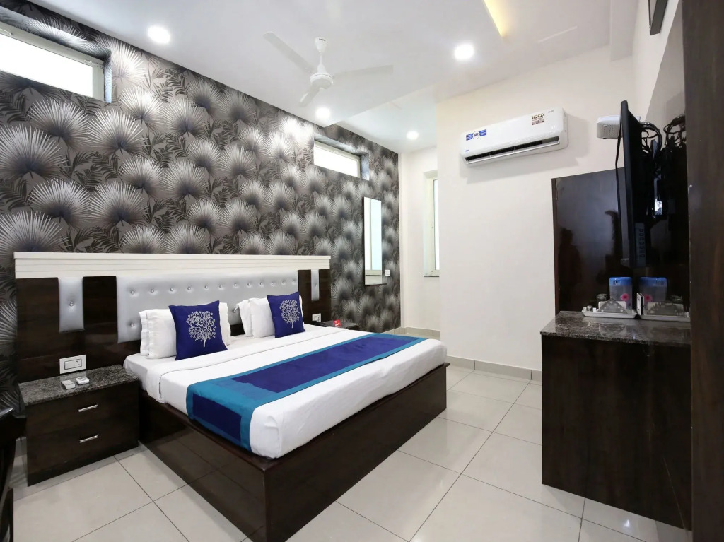 Hotel Oberoi By OYO Rooms