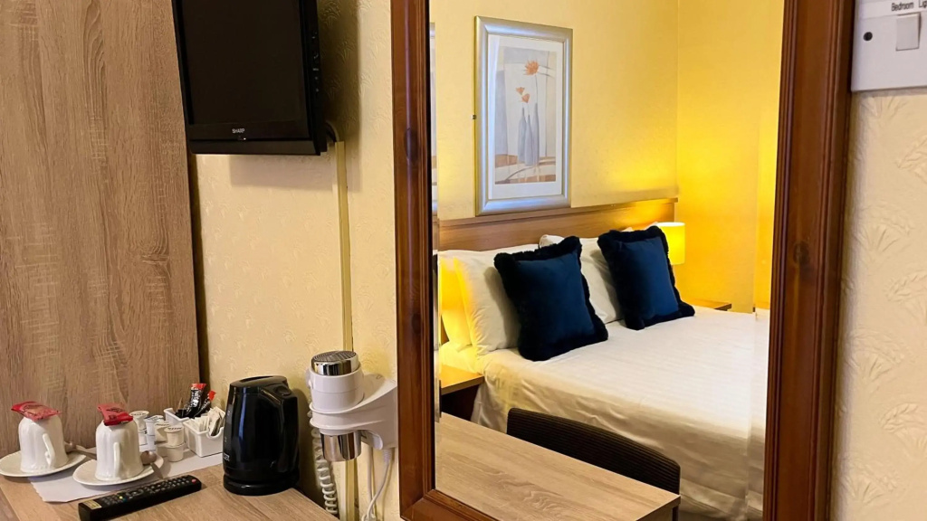 Sutcliffe Hotel