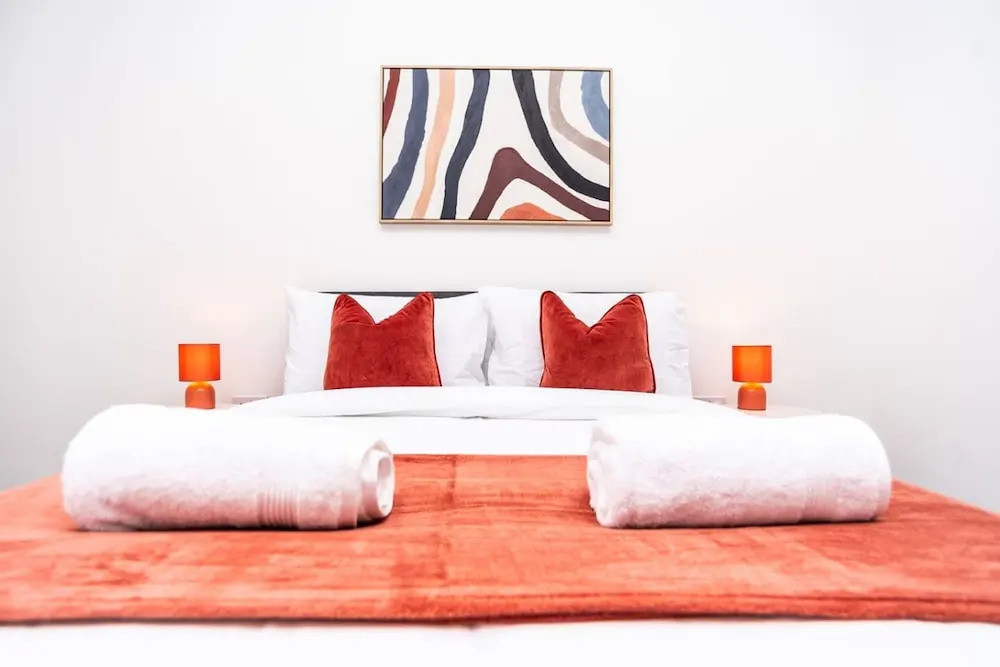 Belgrave Village | Central Apartment