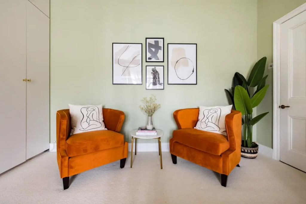 The Queens Park Sanctum - Lovely 2bdr Flat with Balcony