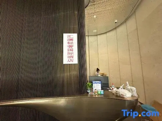 Huilan Light Luxury Apartment (Shenzhen Guanlan Avenue Qianxin Subway Station)