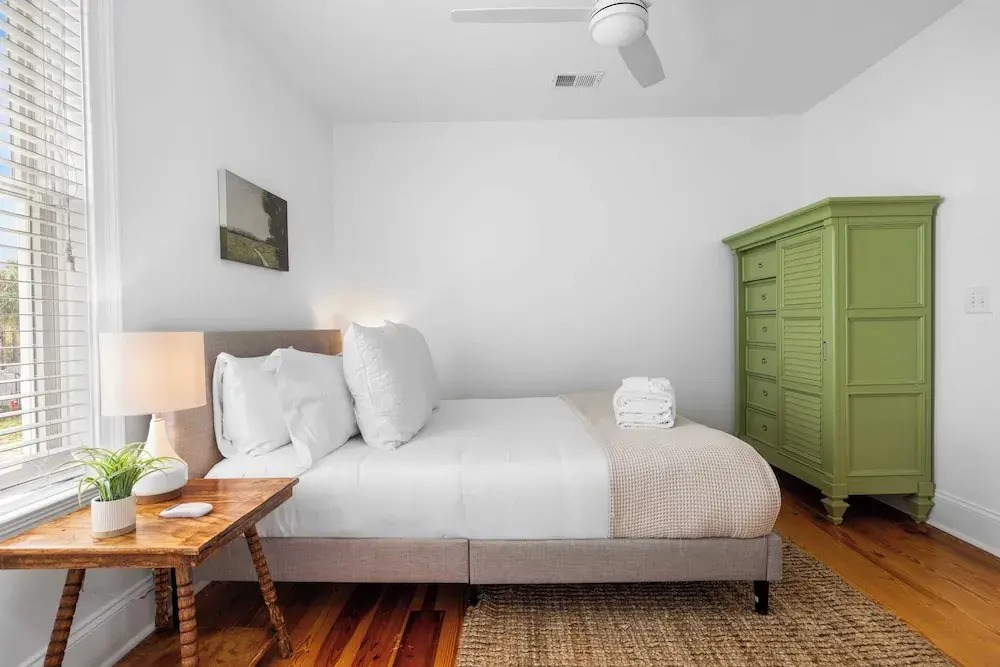1 Block to Beach, Newly Renovated 6bdr w/ Rooftop Views Sand Dune by Avantstay