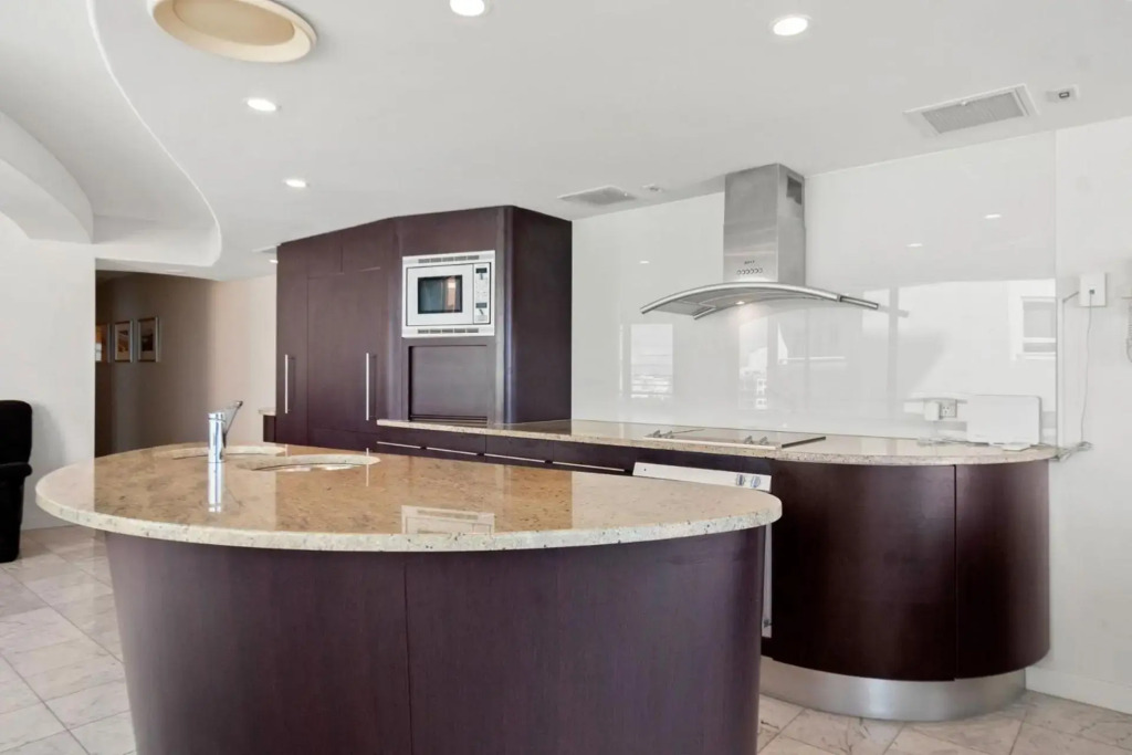 Sirocco 408 by G1 Holidays - Two Bedroom Beachfront Apartment in Sirocco Resort