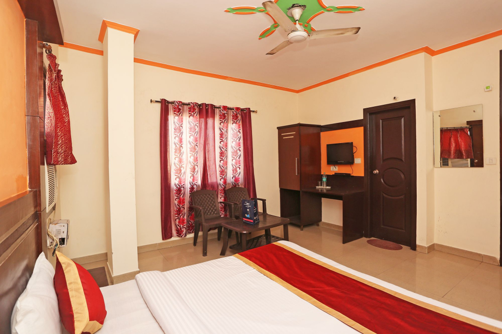 OYO 9726 Hotel Aura Palace Deluxe