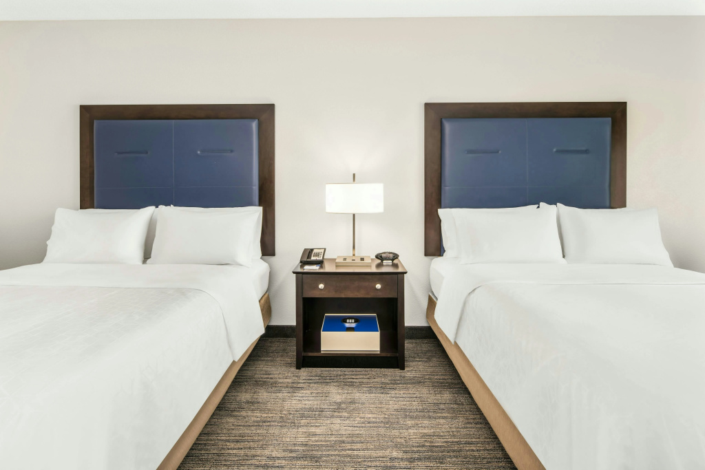 Holiday Inn Express & Suites Wilmington-Newark by IHG