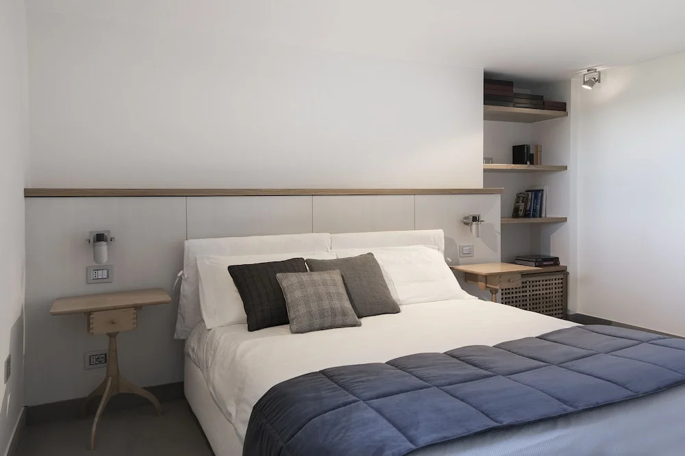 SUITE & POOL-Como House-160 mt-Private Indoor Swimming Pool, heated all year-Private Covered Parking-Private Garden and terrace-Fully equipped Kitchen