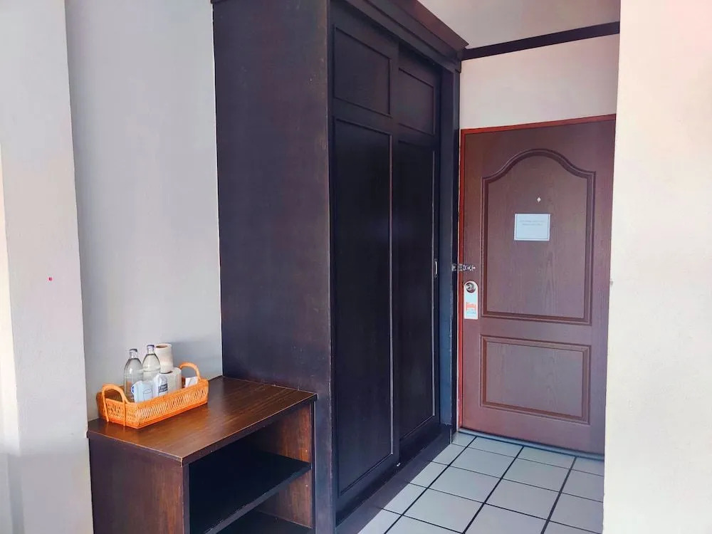 Thongpaeka Hotel