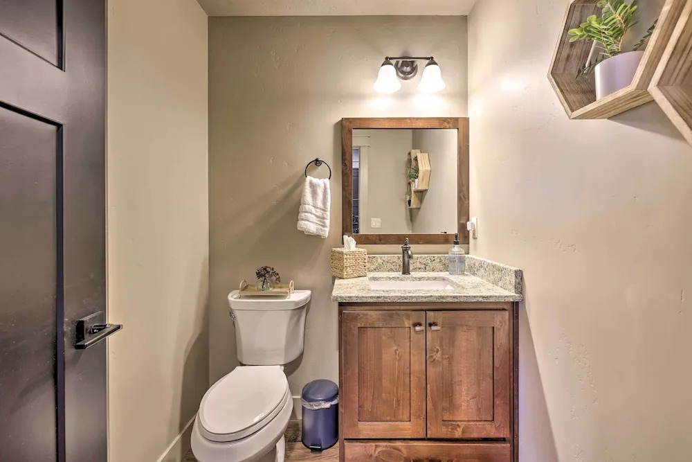 Family-friendly Cabin: Pool Access, Bikes & Games