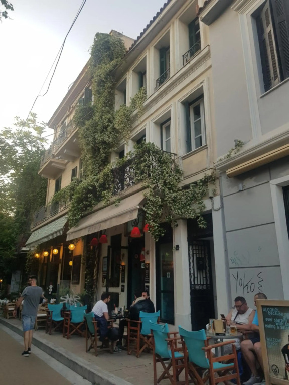 Sunny 75 sq m 2nd floor Apt @historic center-bohemian Psiri-VFM
