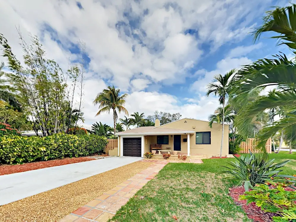 Las Olas Oasis - 3 Br Home