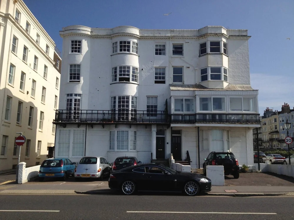 Seaview Regency Apartment With Private Parking