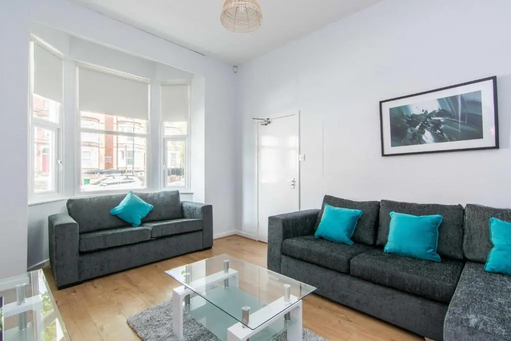 Spacious 4 bed with Parking near Nottingham City Centre - 184 Gregory House