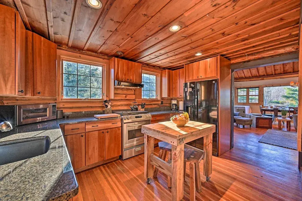 Log Cabin in Wilmington w/ New Hot Tub By Skiing!