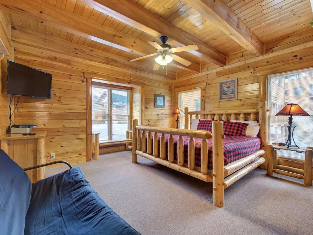 Moonlight Lodge