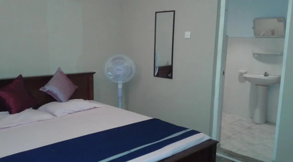 Kandy Hill Breeze ( Home Stay)