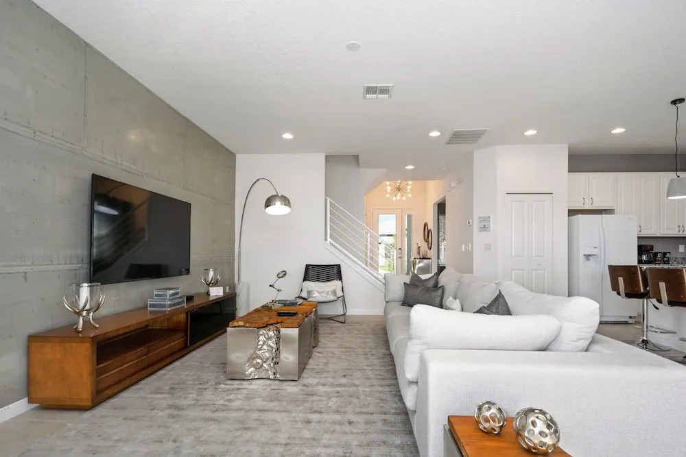 Stunning Vacation Home So3890
