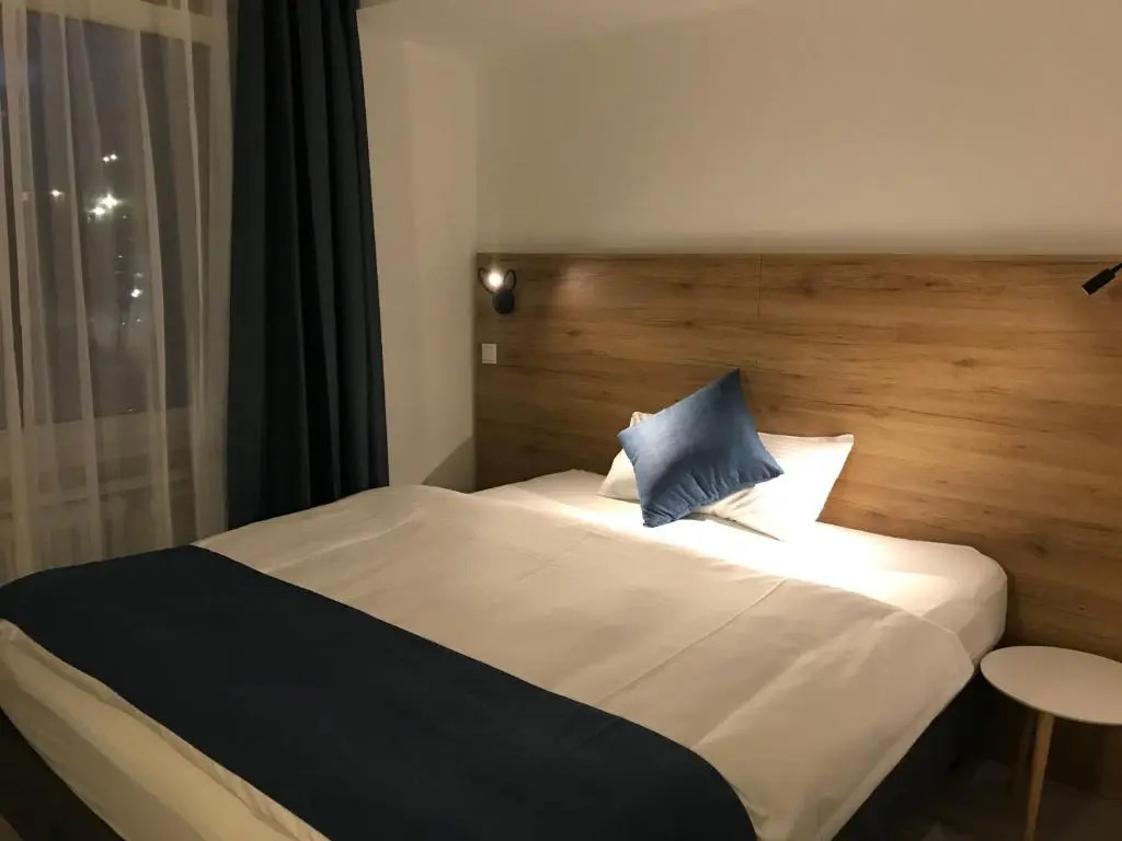 Hotel 83