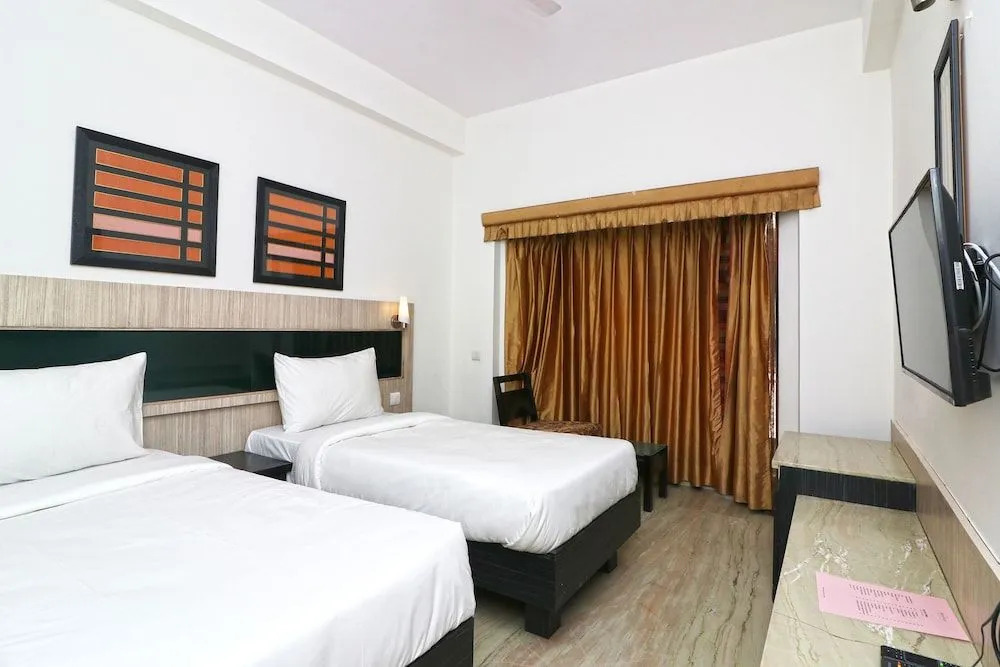 SilverKey Executive Stays 19389 Divine Inn Rajouri Garden