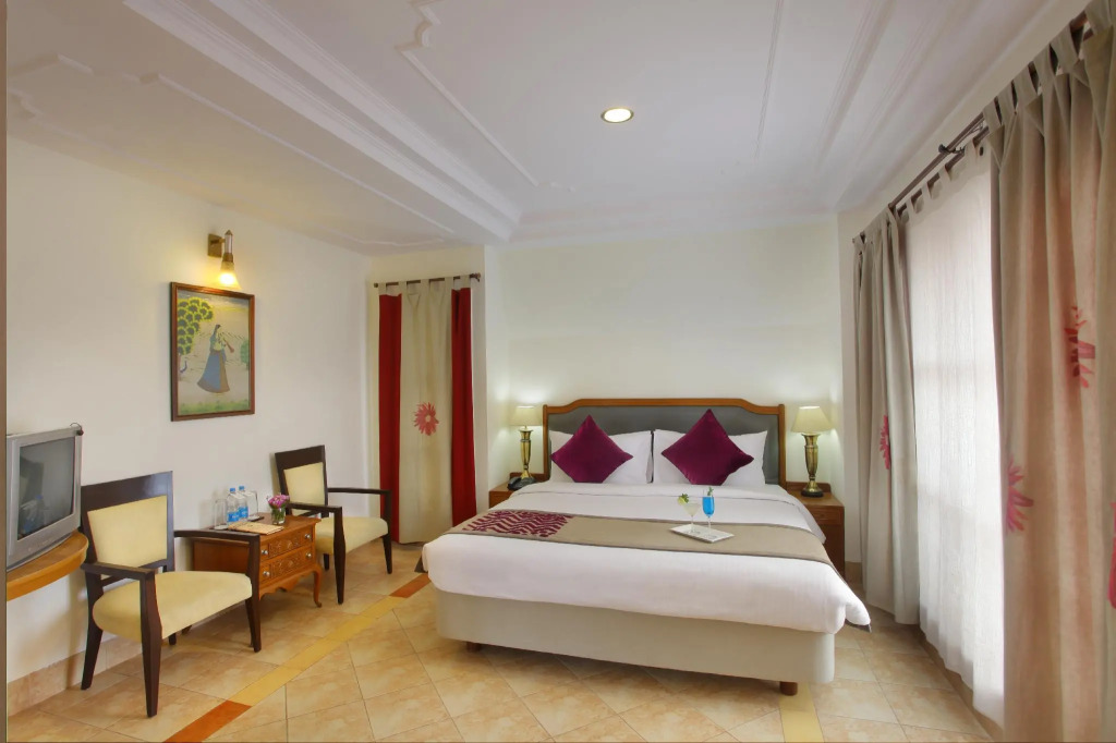 Marigold Sarovar Portico Shimla with Heated pool and AC Rooms-A Resort cottage and SPA