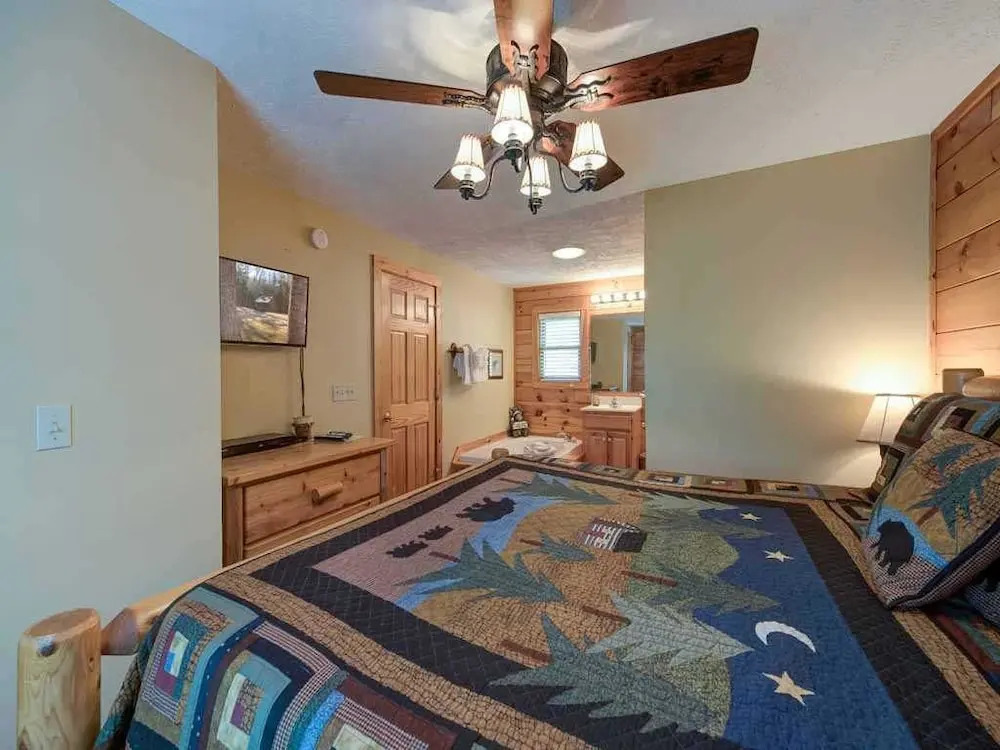 Peace of Mind 1 Bedroom Mountain View Home with Hot Tub