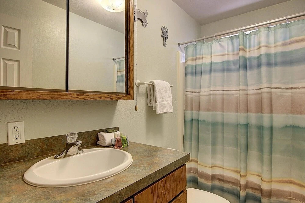 Fantasy Oaks Lodge 4 Bedroom Home by RedAwning