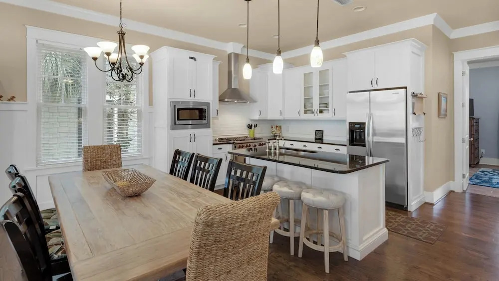 Seagrove 5 Bedroom - Deeded Beach - Elevator - Community Pool - Sleeps 12!