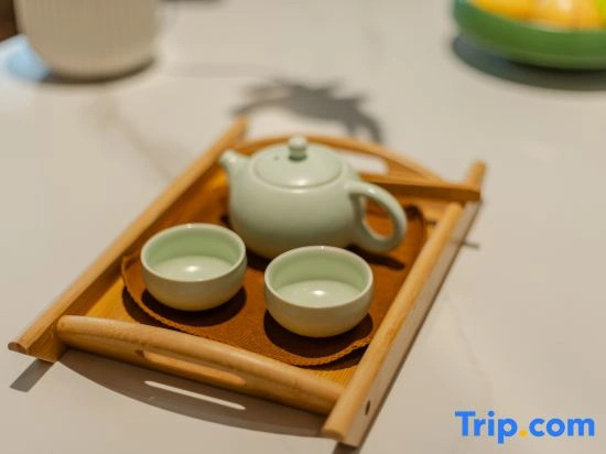 Qiwuyunshang Hotel (Chaohu High-Speed Rail East Station Yuemei Plaza)