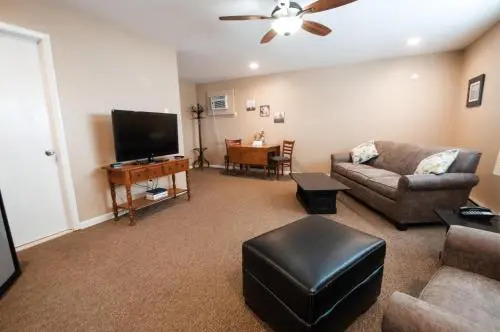 East Shore Lodging