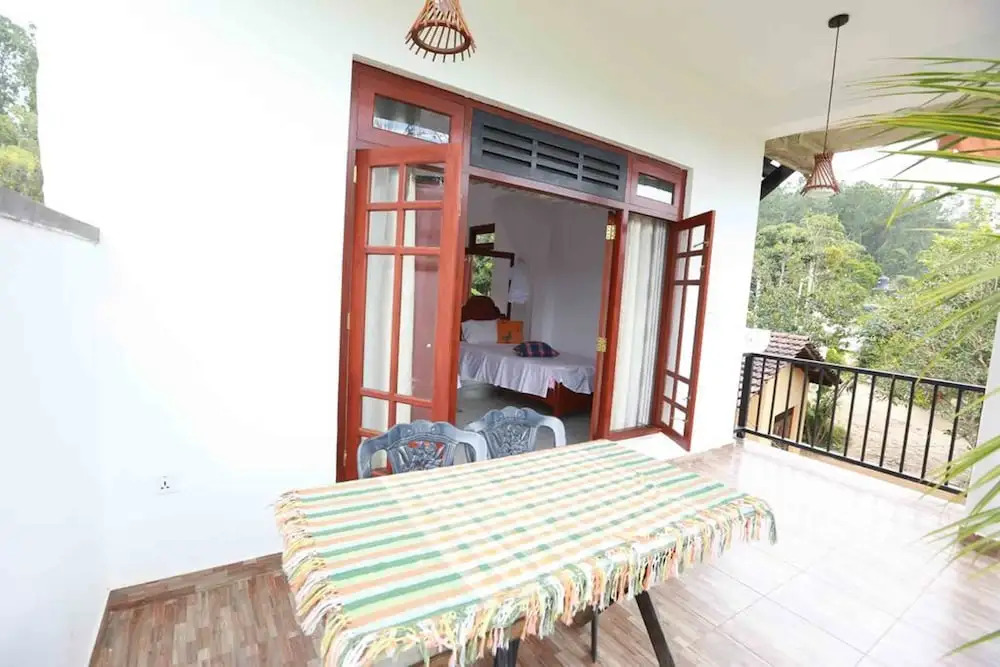 Yoho Cloud Castle Homestay