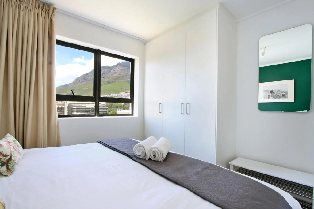 Luxury Family Apartment in Castle Rock with great views of Table Mountain
