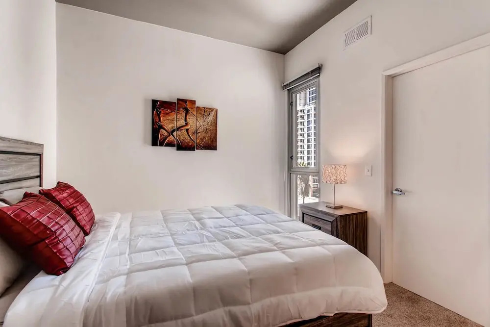 Gorgeous 2 Bedroom in the Heart of DT