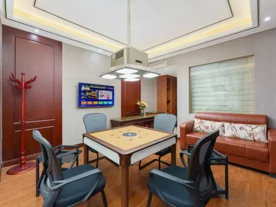 Aksu Nguyen Hotel
