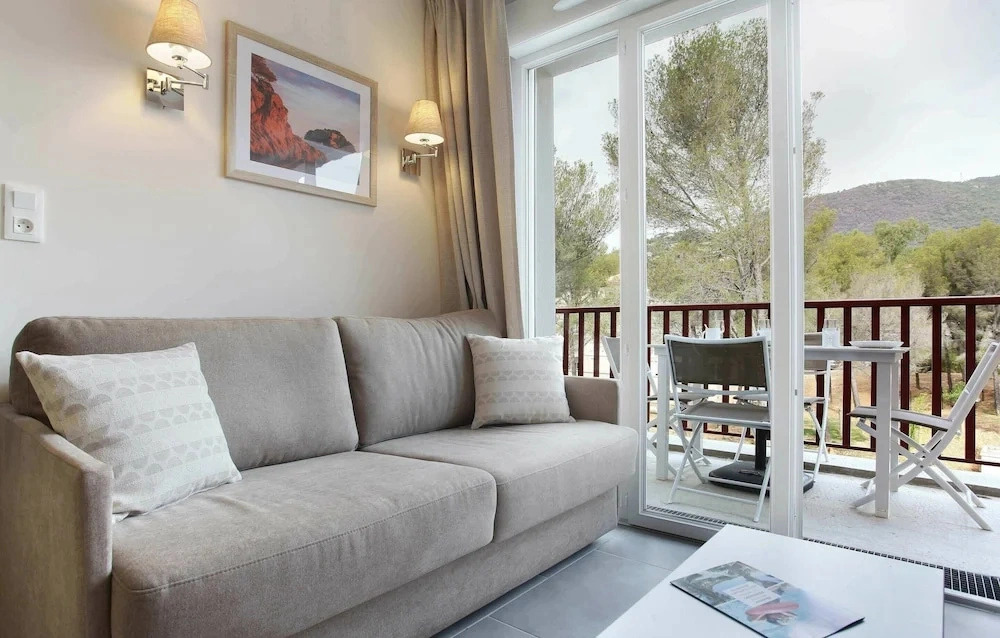 Apartment in Cavalaire-sur-mer Near Beach