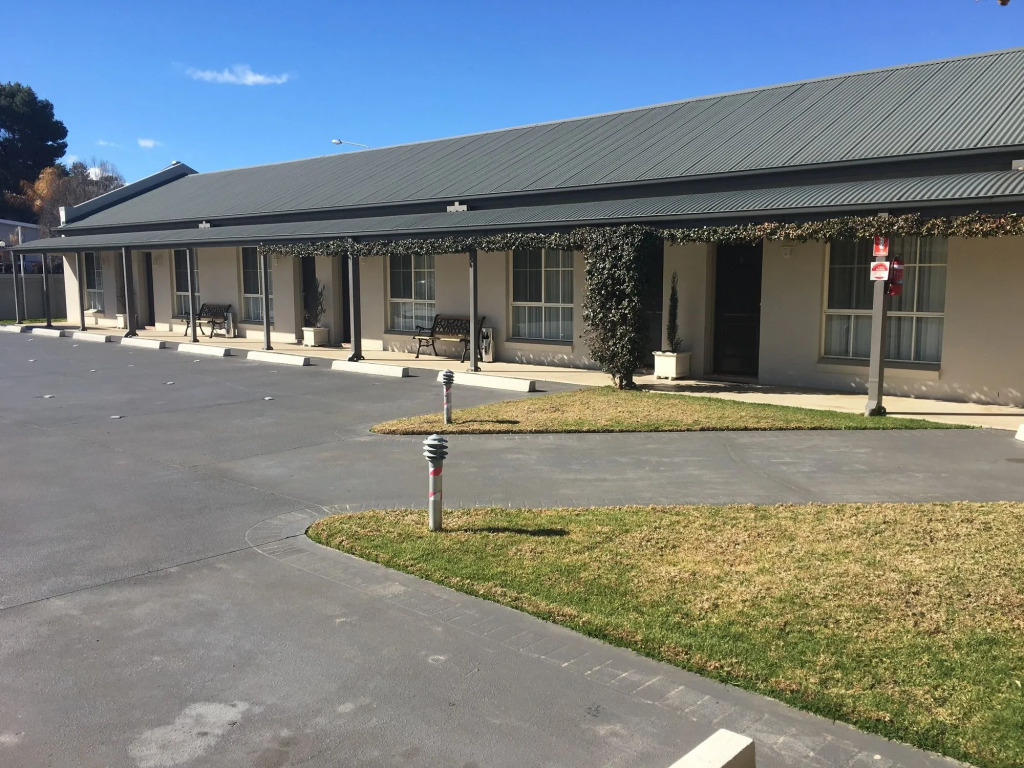 Breakout Motor Inn