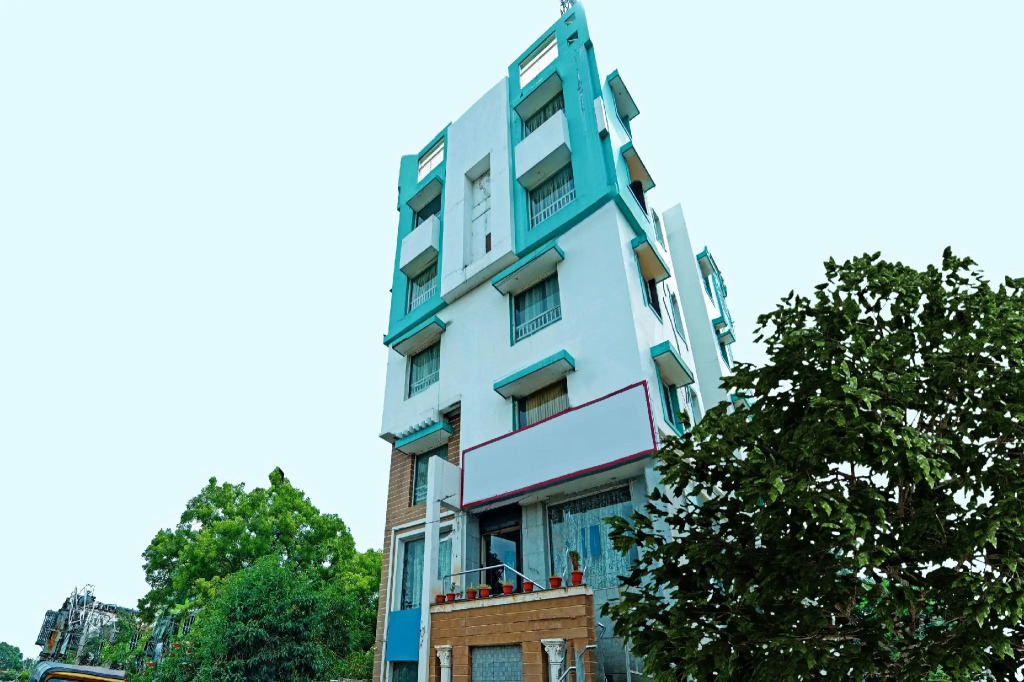 OYO Flagship 81402 Legrace Residency