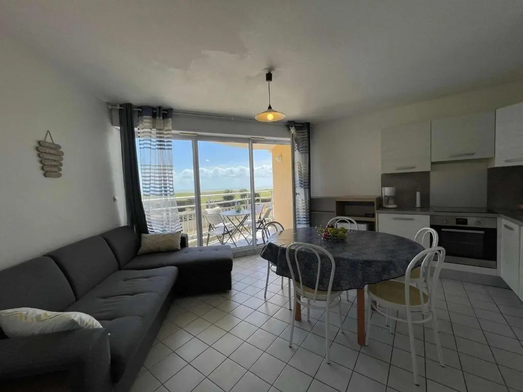Appartement 3 pièces avec balcon, piscine et parking à proximité de la mer - 6 couchages - FR-1-224C-188