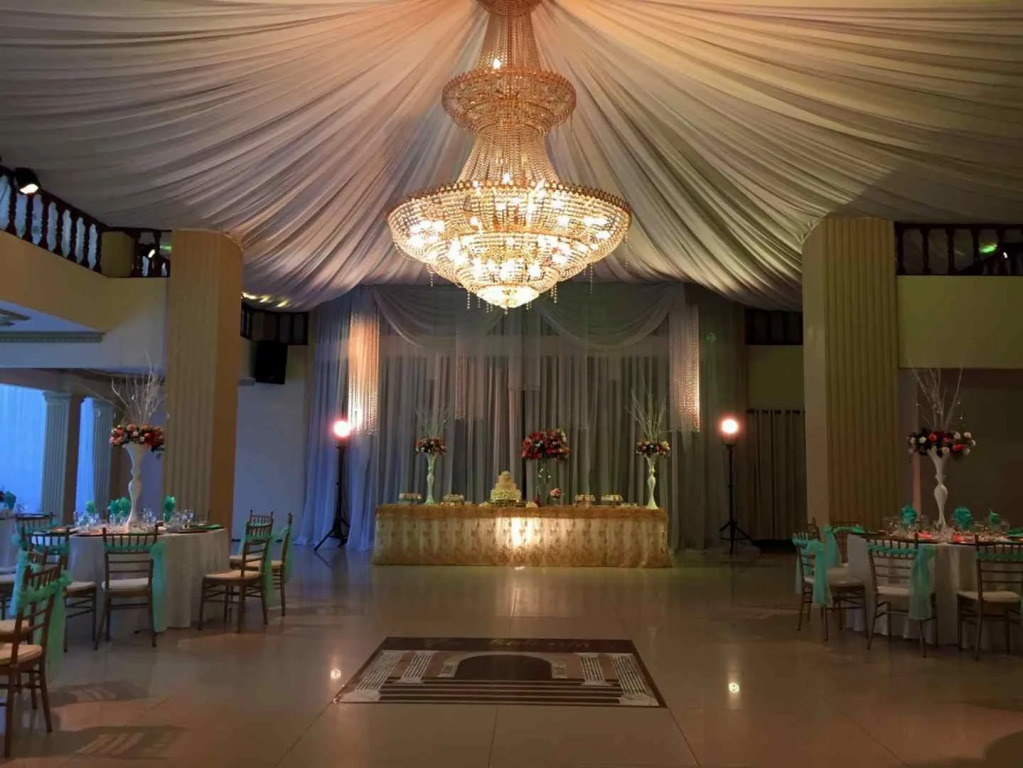 AVANTI HOTEL & CONVENTION CENTER