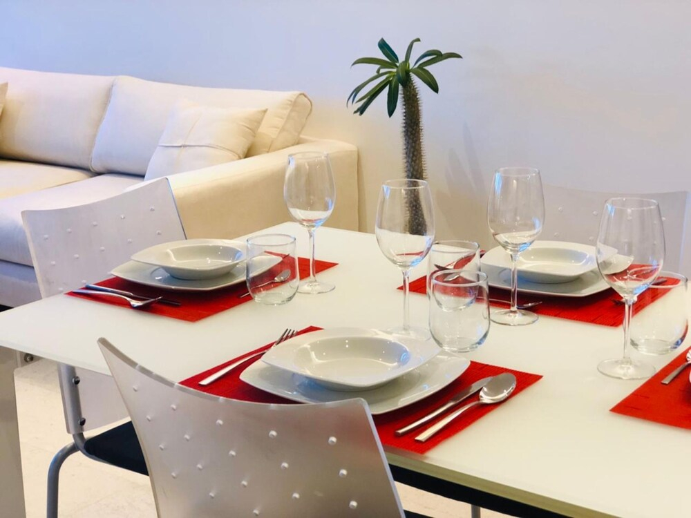 Full Stylish 2BR apartment in heart of town by Happy Address
