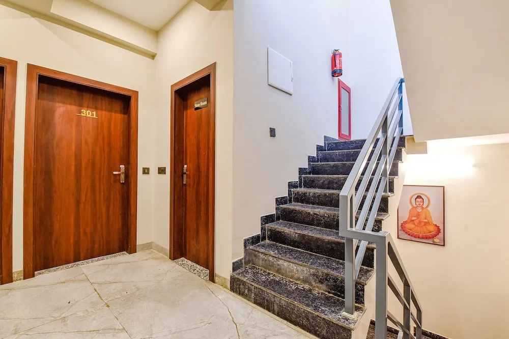 FabHotel Pravaasam Residency