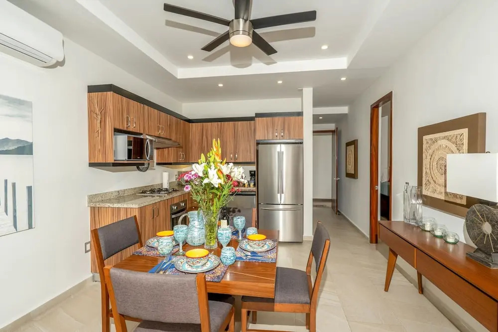 3 Adults or 2 Adults 2 Kids 1 Block From Ocean A Location