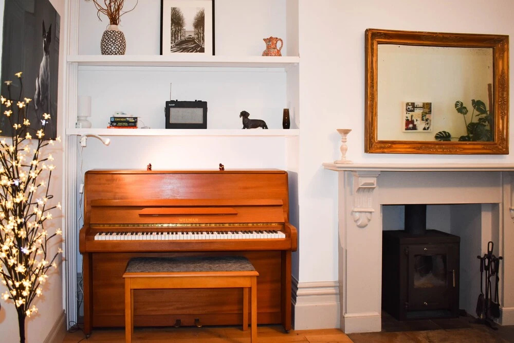 2BD Seafront Flat w Tasteful Decor & Large Garden