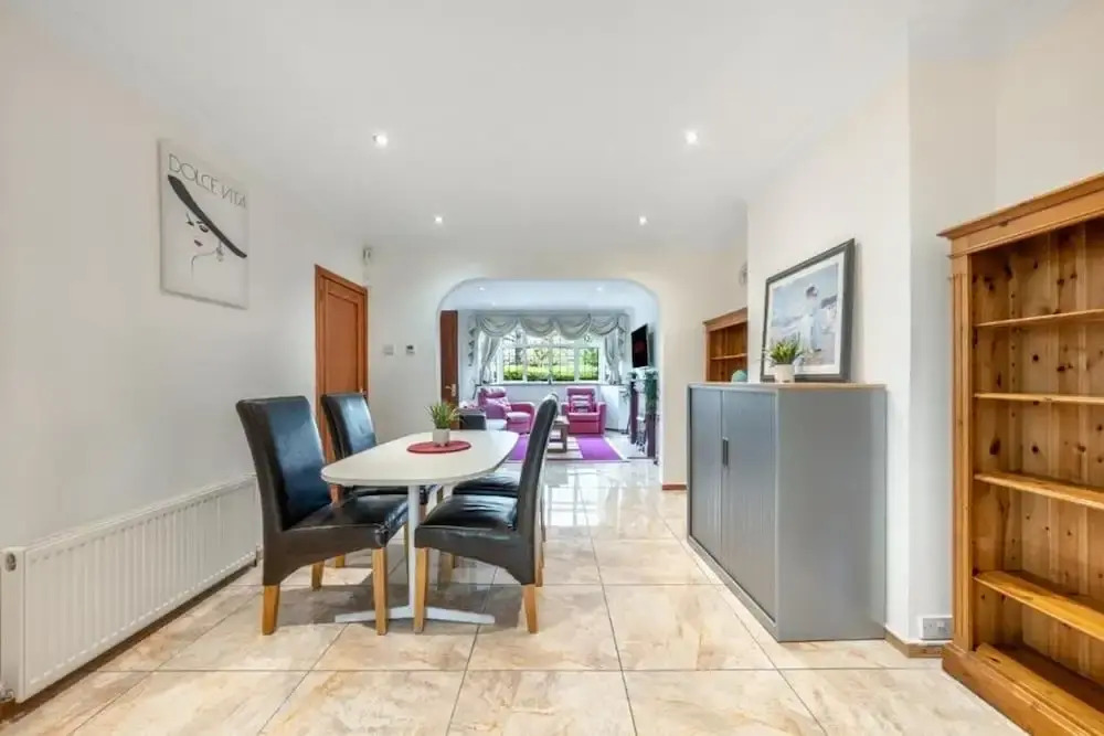 5-bed House - Sleeps 10 - Garden - Parking