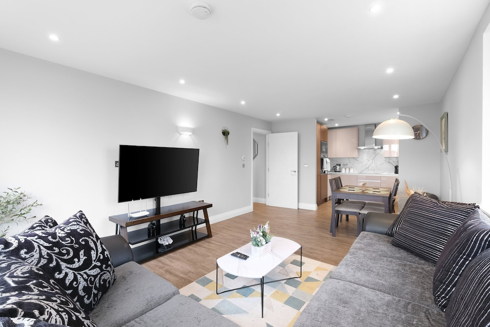 The Isleworth 2BR 2BA with Gated Parking & Balcony