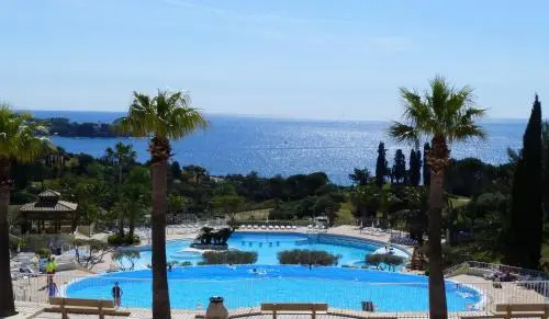 Cap Esterel : 2 Pieces Rez De Jardin Mer - C4 279La