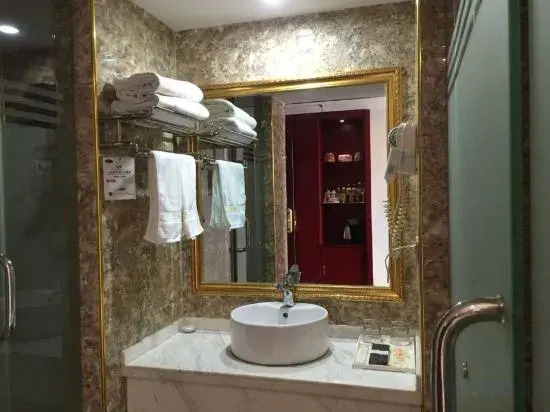 Longshan Tianyi Hotel