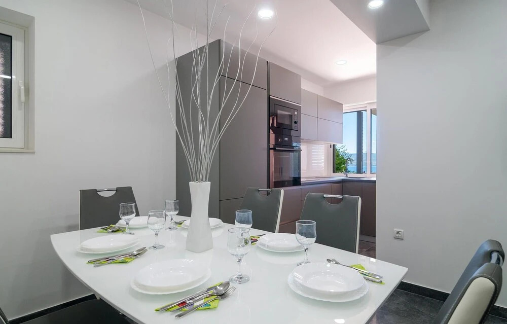 Beautiful Home in Omis With Wifi and 8 Bedrooms
