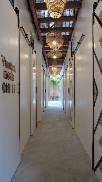 Sip Sunset Hostel and Lounge