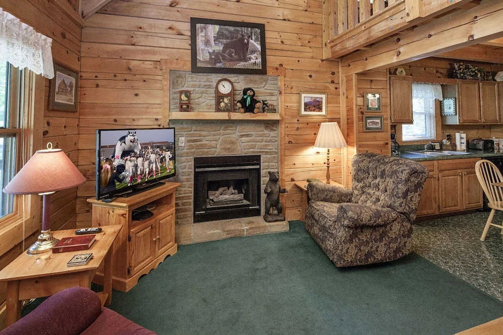 Gerralds Chalet by Heritage Cabin Rentals